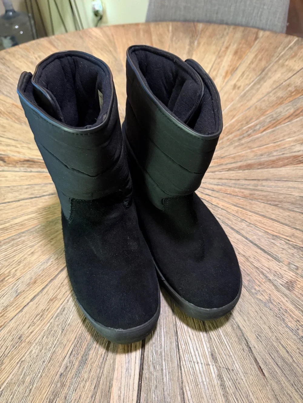 Lands’ End Black Suede Quilted Winter Boots Cozy Lined Pull On Size 7 short